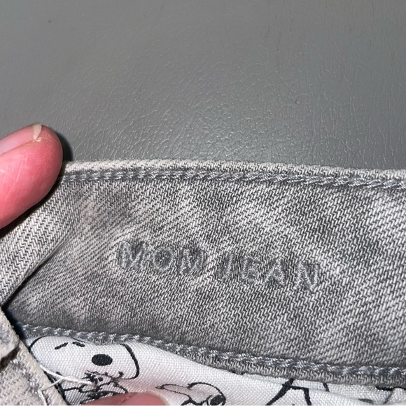 AE x Peanuts Snoopy Gray Mom Jeans – Size 6 - Picture 10 of 16